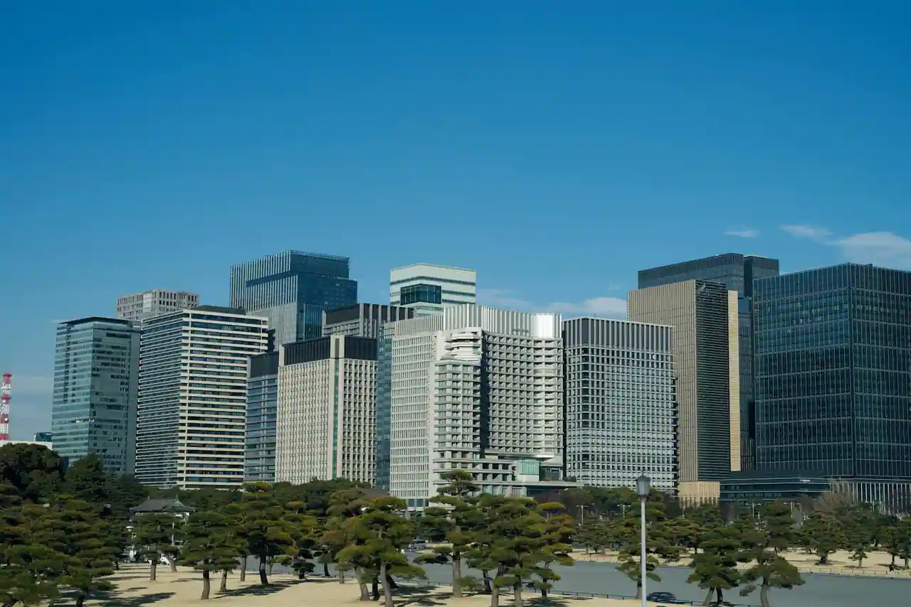 Quartier financier international au lever du jour, symbole des échanges de l'économie mondiale