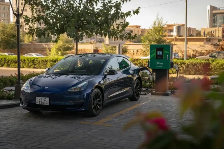 Bourse et action Tesla : comprendre, suivre le cours et investir
