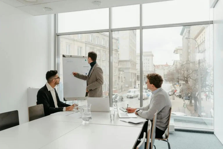 Le management : définition, styles et clés pour piloter une équipe