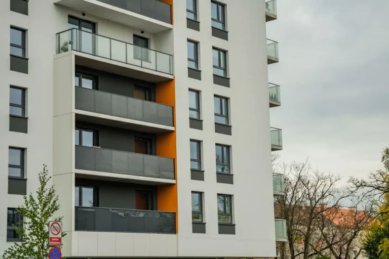 Gestion immo : gérer soi-même ou déléguer son bien locatif