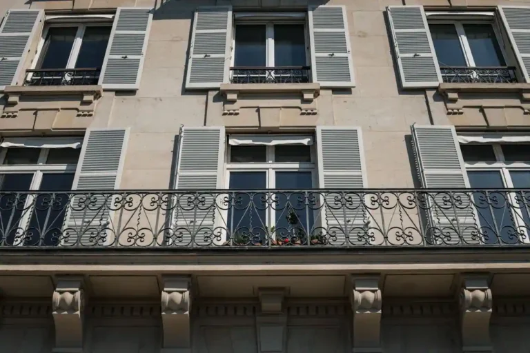 Gestion locative à Paris : loyers encadrés, DPE et choix de gestion